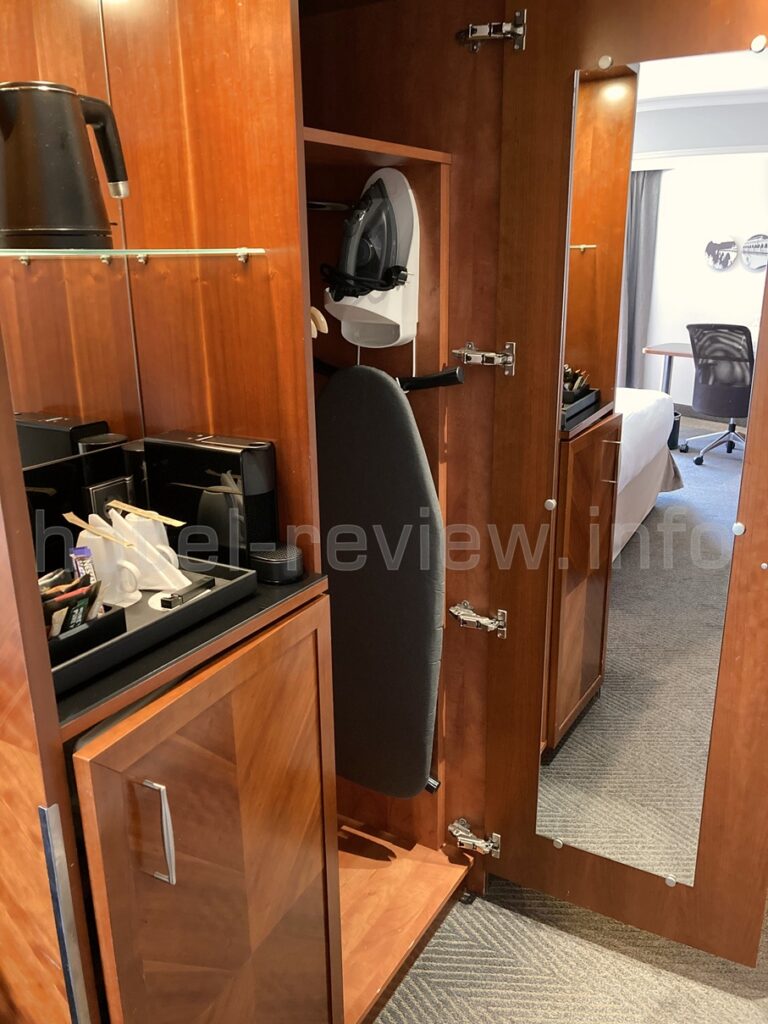 パリマリオットリブゴーシュの客室クローゼット