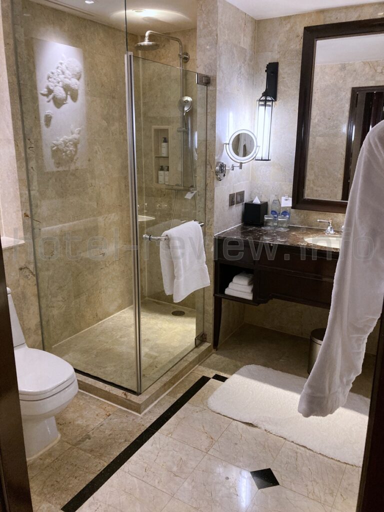 アテネホテルバンコクの客室バスルーム