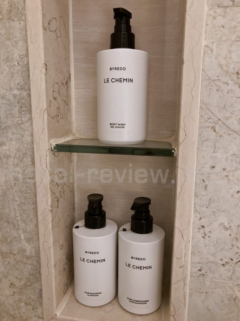 アテネホテルバンコクのバスアメニティ