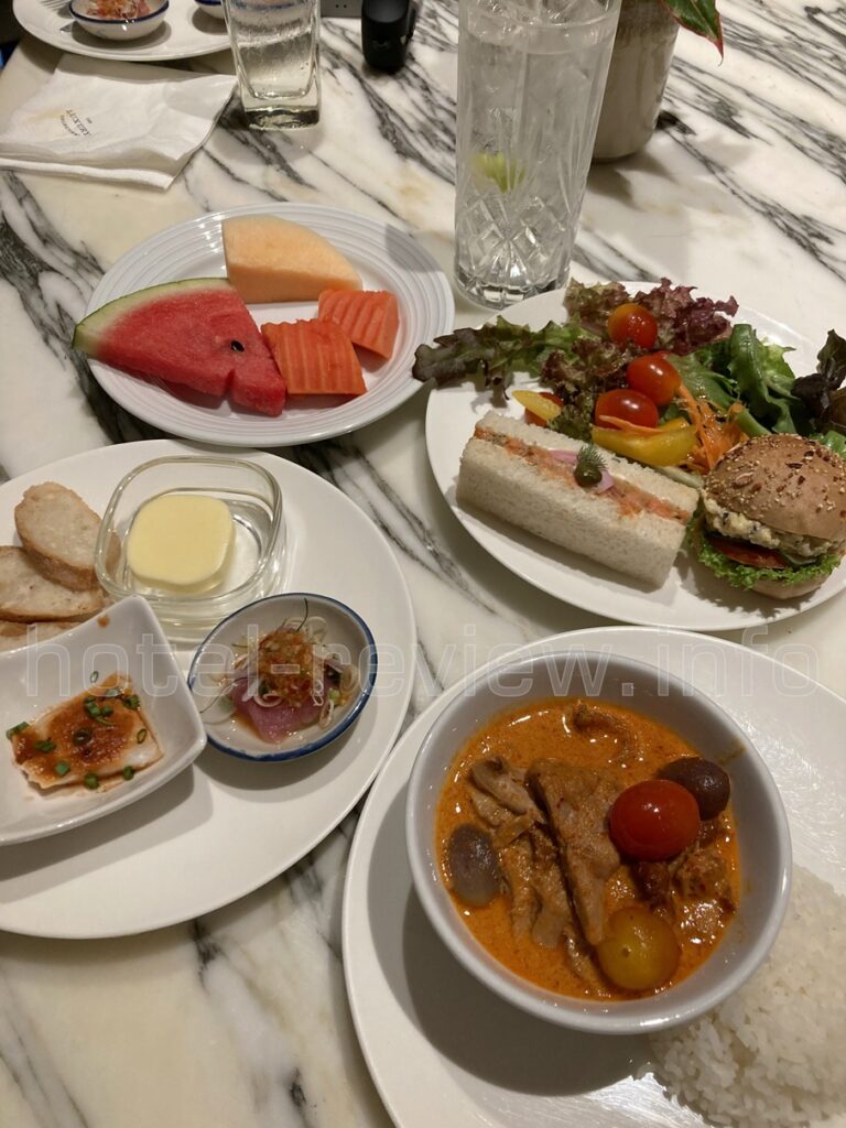 アテネホテルバンコクのラウンジの食事