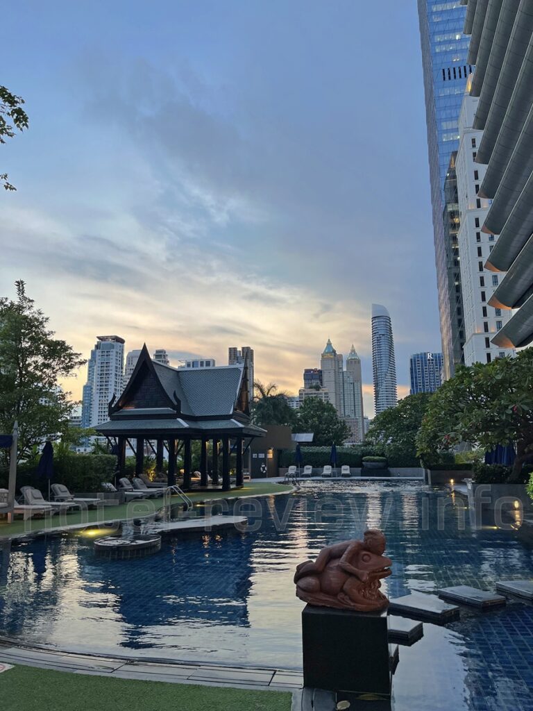 アテネホテルバンコクのプール